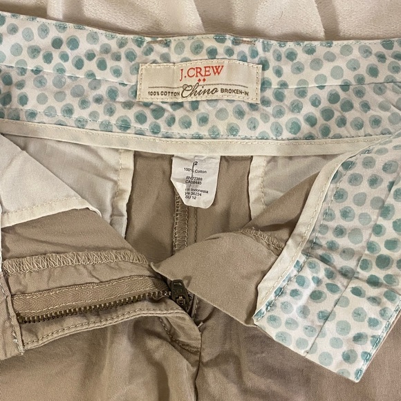 J Crew Women’s khaki chino Tan Shorts size 2 - Picture 2 of 3